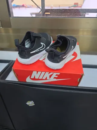 Zapatos Nike Infantiles Negros y Blancos Tallas 25