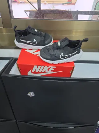 Zapatos Nike Infantiles Negros y Blancos Tallas 25