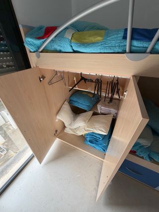 Litera infantil con armarios