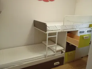 Litera juvenil tren 3 camas con cajones y armario.