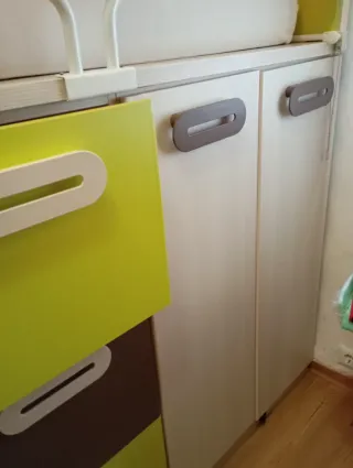 Litera juvenil tren 3 camas con cajones y armario.