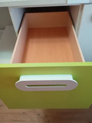 Litera juvenil tren 3 camas con cajones y armario.