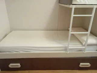 Litera juvenil tren 3 camas con cajones y armario.