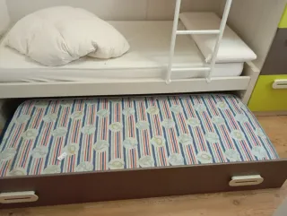 Litera juvenil tren 3 camas con cajones y armario.