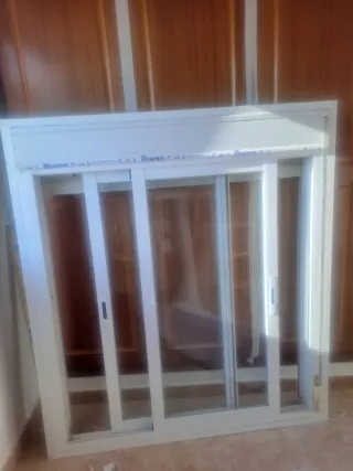 Ventana corredera de aluminio, tengo 2