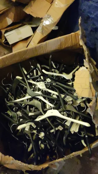 Lote 2000 perchas nuevas de fábrica