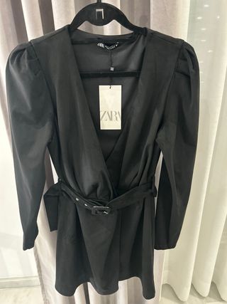 Vestido Zara ante negro con cinturón