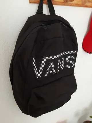 Mochila VANS Negra, "Checkerboard Letters"