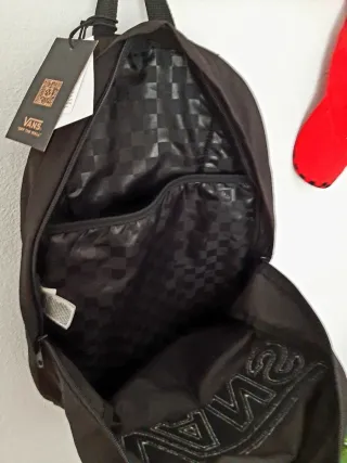 Mochila VANS Negra, "Checkerboard Letters"