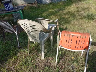 Juego de Sillas Metálicas y plastico.