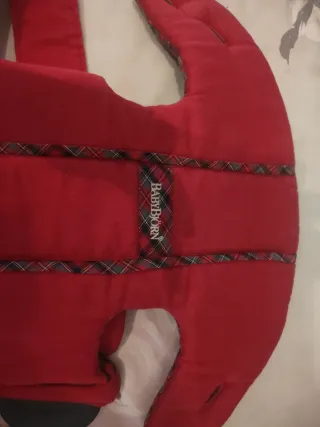 Mochila portabebés roja