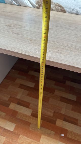 Cama con escritorio, base tapizada  y colchón