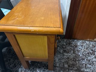 Mesita de noche de pino