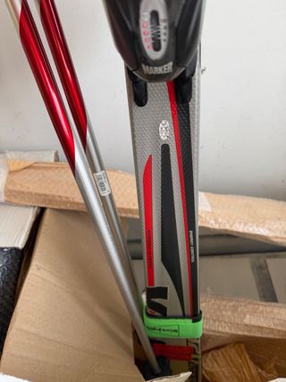 Esquís Volkl nuevos sin usar + palos