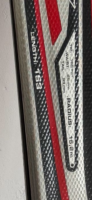 Esquís Volkl nuevos sin usar + palos