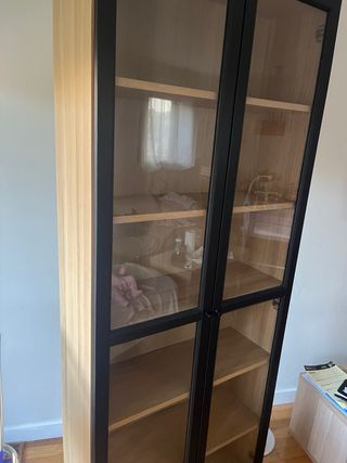 Vitrina Ikea Negra y Madera