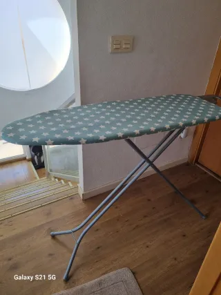 Tabla de planchar con funda de estrellas