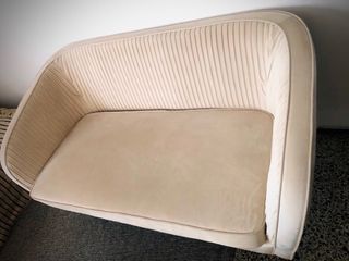 Sofá elegante de 2 plazas de terciopelo crema