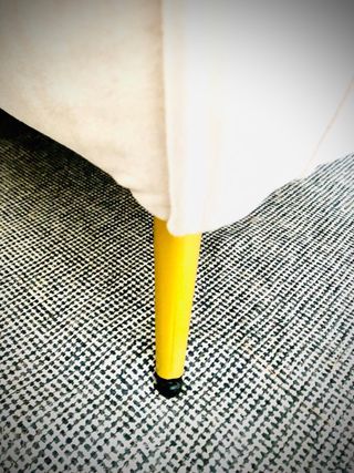 Sofá elegante de 2 plazas de terciopelo crema