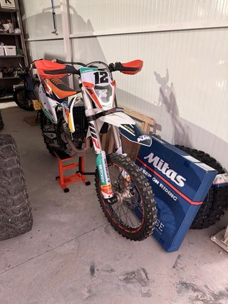 Yamaha Tracer 9GT y KTM EXC 350F