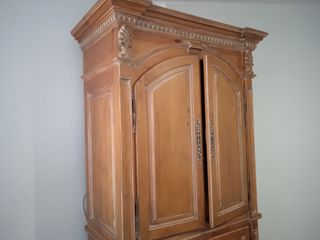 Armario de madera clásico