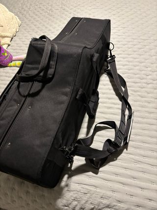 Funda rígida y acolchada para saxo tenor