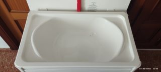 Cómoda con cambiador y bañera