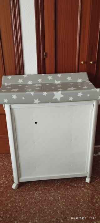 Cómoda con cambiador y bañera