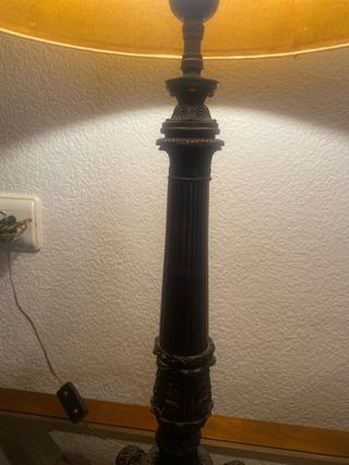 Lámpara de bronce con pantalla de tela