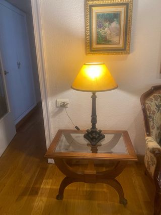 Lámpara de bronce con pantalla de tela