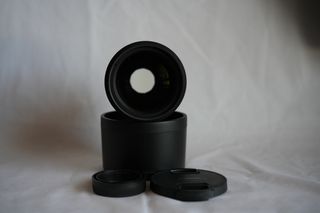 Objetivo Samyang AF 135mm FE + Lens Station