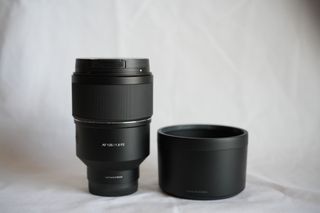 Objetivo Samyang AF 135mm FE + Lens Station