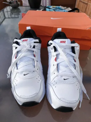 Zapatillas Nike Blancas y Rojas