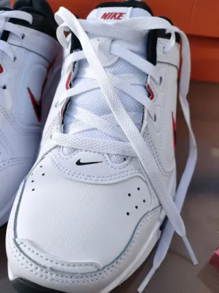 Zapatillas Nike Blancas y Rojas