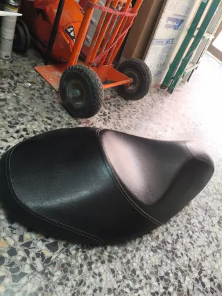 Asiento Suzuki Burgman Carburación