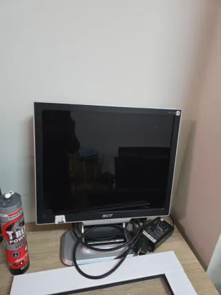 Torre PC Philips + 2 Pantallas