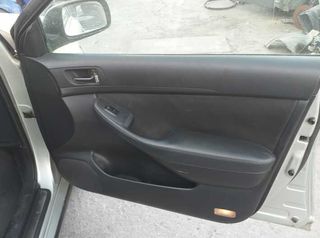 Cinturón seguridad trasero toyota avensis 383116