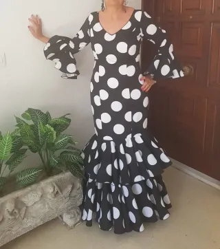 Traje de flamenca lunares