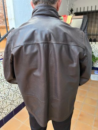 Chaqueta de piel marrón