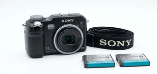 Sony Cyber-shot DSC-V3 7.2MP   Carl Zeiss