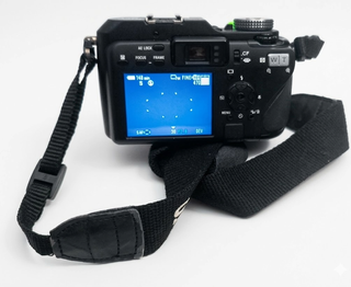 Sony Cyber-shot DSC-V3 7.2MP   Carl Zeiss