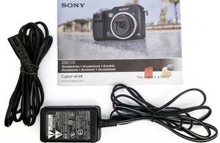 Sony Cyber-shot DSC-V3 7.2MP   Carl Zeiss