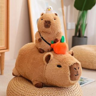 Peluche Capybara con Accesorios