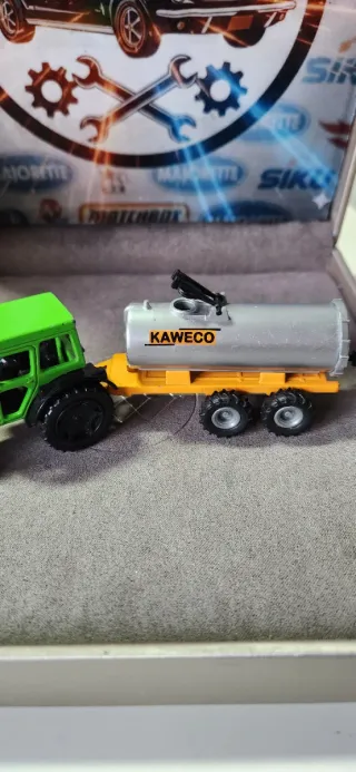 Tractor Siku con Cisterna Kaweco