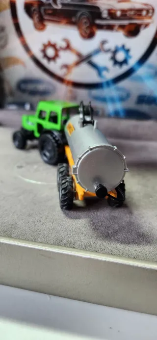 Tractor Siku con Cisterna Kaweco