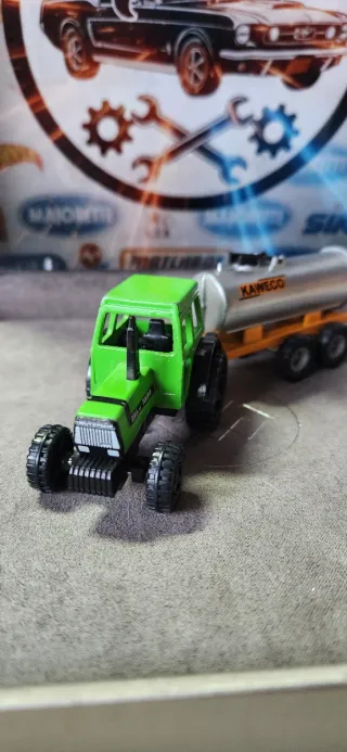 Tractor Siku con Cisterna Kaweco