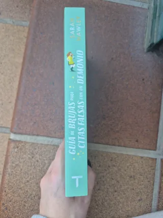 Guía de brujas para citas falsas con un demonio