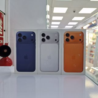 iPhone 17 Pro Max Blanco. Azul y Naranja Nuevo