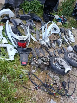 Piezas moto SYM GTS 125 EVO escuchó precio  piezas