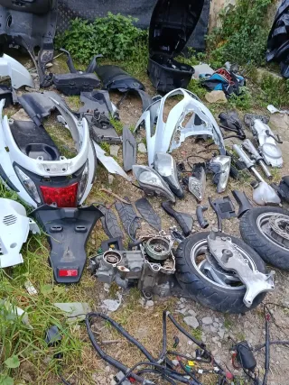 Piezas moto SYM GTS 125 EVO escuchó precio  piezas